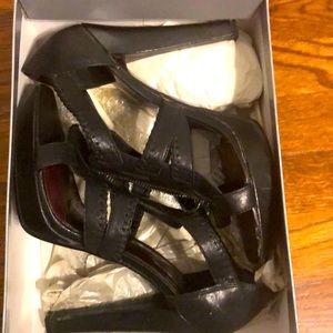 Heels that give you life.